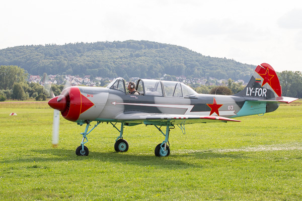 Yak-52 (LY-FOR)